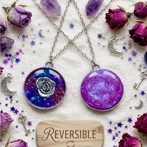 Reversible Rose Round Resin Pendant